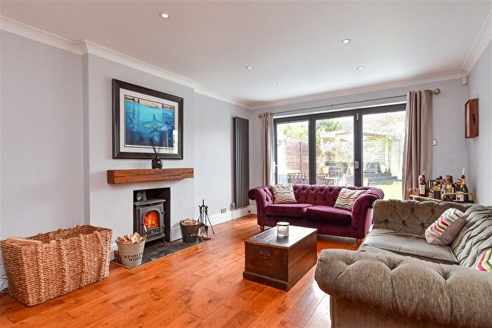 4 Bedroom Chalet For Sale In Pitt Gardens, Woodingdean, Brighton, East Sussex, BN2