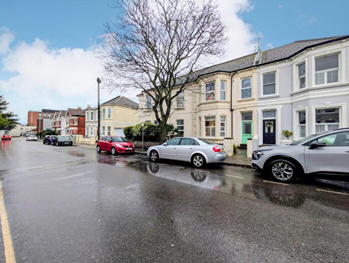 2 Bedroom Apartment For Sale In Christchurch Road, Worthing, BN11