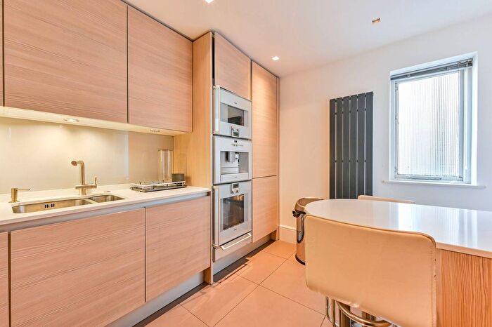 2 Bedroom Flat For Sale In Montagu Square, Marylebone, London, W1H