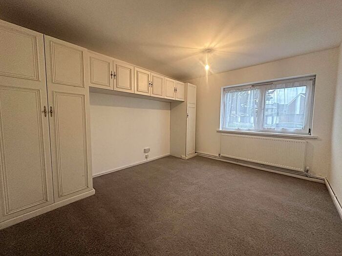 2 Bedroom Flat To Rent In Watercress House, Hillbrow Lane, TN23