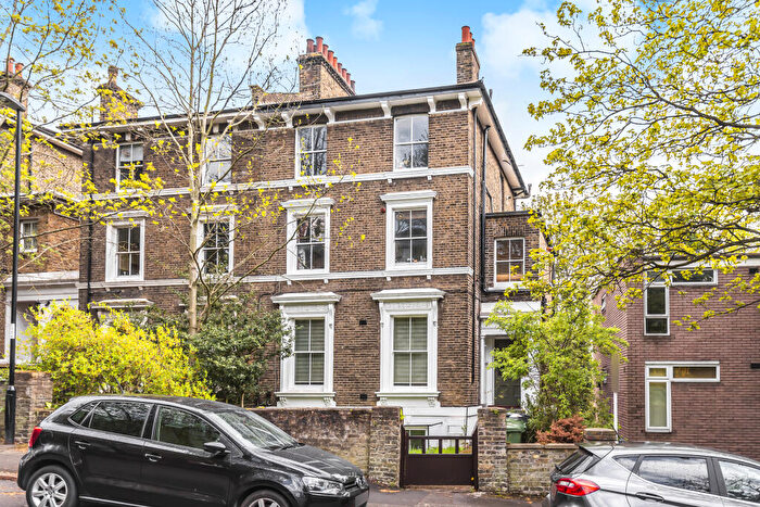 3 Bedroom Apartment To Rent In Granville Park, Lewisham, London, SE13