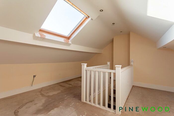 3 Bedroom Terraced House For Sale In Cobden Road, Chesterfield, Derbyshire, S40