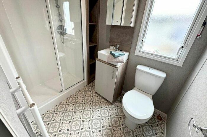 2 Bedroom Caravan For Sale In Solent Breezes Holiday Park, Warsash, Nr Fareham, Hampshire, SO31