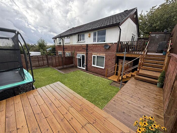 3 Bedroom Semi-Detached House For Sale In Sparrowfield Close, Carrbrook, Stalybridge, SK15