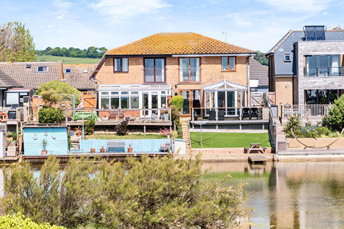 4 Bedroom Semi-Detached House For Sale In Brighton Road, Lancing, BN15