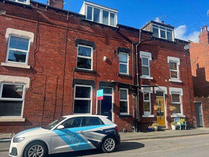 2 Bedroom Terraced House To Rent In Highbury Lane, Meanwood, Leeds, LS6