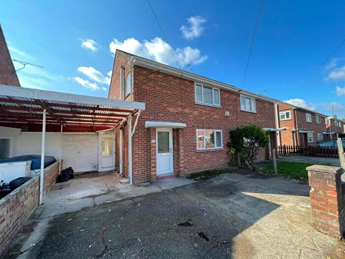 3 Bedroom Semi Detached House To Rent In Edinburgh Drive, Spalding, PE11