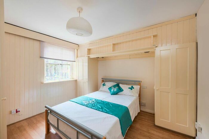 1 Bedroom Flat To Rent In Grosvenor Road, Pimlico, London, SW1V