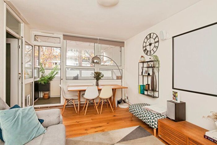 2 Bedroom Flat For Sale In Rosenau Road, London, SW11