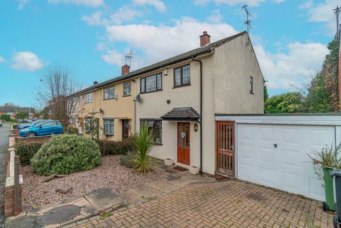 2 Bedroom End Of Terrace House To Rent In Brookside, Gornal, West Midlands, DY3