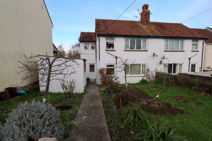 1 Bedroom Flat To Rent In Grange Avenue, Street, BA16