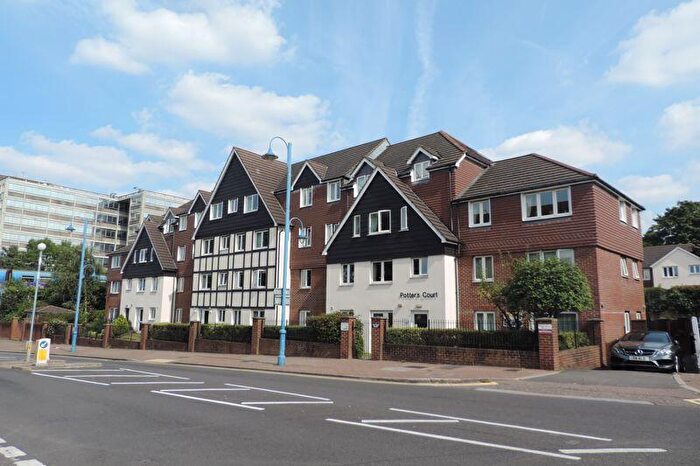 1 Bedroom Retirement Property For Sale In Potters Court, Darkes Lane, Potters Bar, EN6