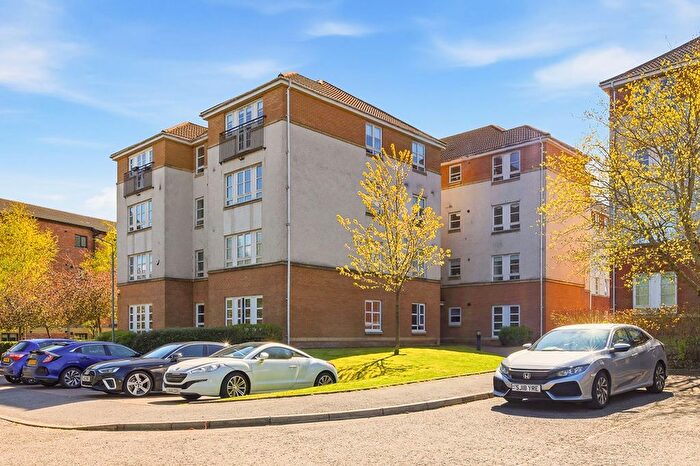 2 Bedroom Flat For Sale In Old Castle Gardens, Glasgow, G44