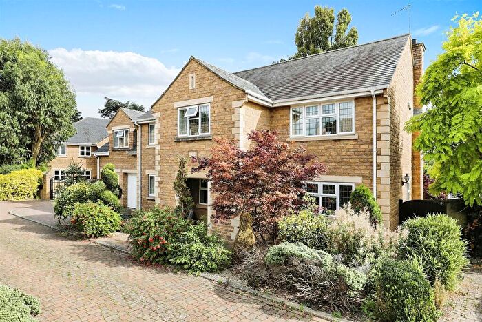 6 Bedroom Detached House For Sale In Cotton Meadow, Northampton, NN5