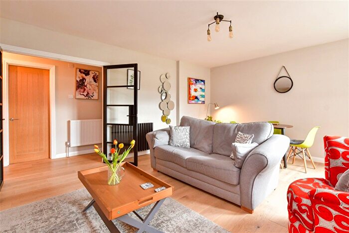 3 Bedroom Flat For Sale In Prince Regents Close, Brighton, East Sussex, BN2