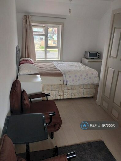 Studio To Rent In Mays Lane, Barnet, EN5