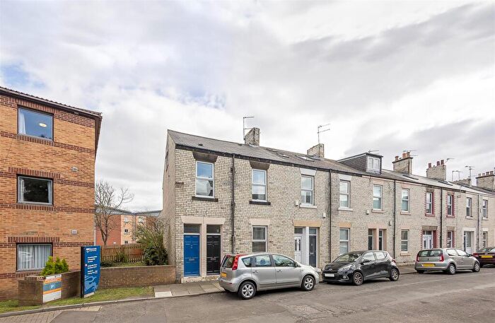 2 Bedroom Flat For Sale In Bowsden Terrace, South Gosforth, Newcastle Upon Tyne, NE3