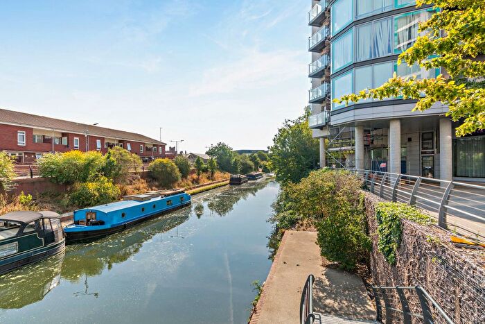 2 Bedroom Flat For Sale In Station Approach, Hayes, UB3