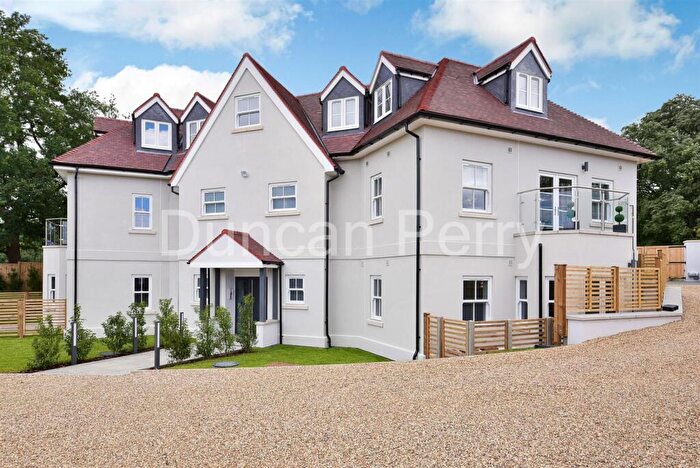 2 Bedroom Apartment For Sale In Bell Lane, Brookmans Park, AL9