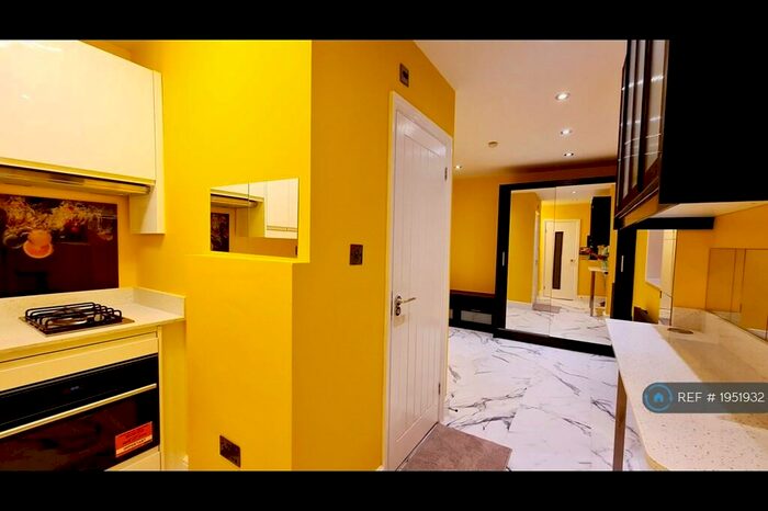 Studio To Rent In Edgwarebury Lane, Edgware, HA8