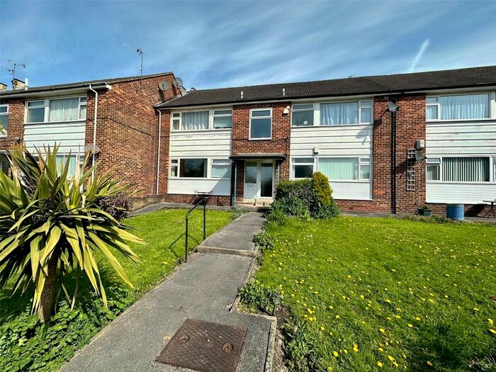 1 Bedroom Flat To Rent In Falkland Court, Leeds, West Yorkshire, Uk, LS17