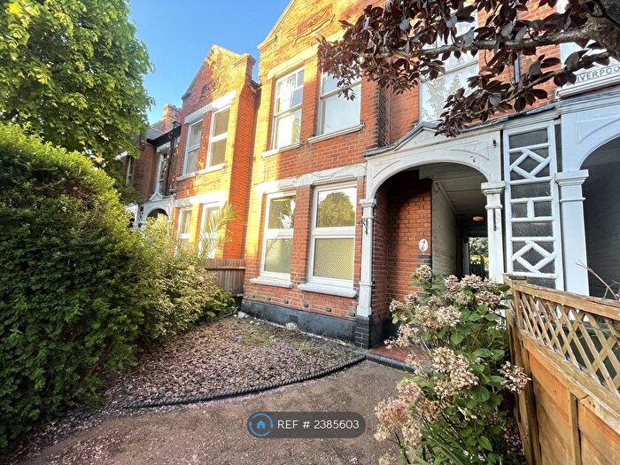 2 Bedroom Maisonette To Rent In Victoria Parade, Kew, TW9