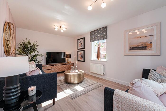 3 Bedroom Detached House For Sale In Winnycroft Lane, Matson, Gloucester, GL4