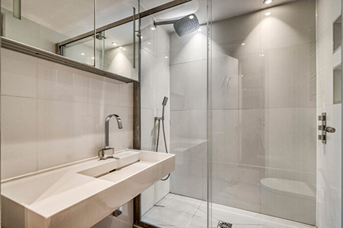 2 Bedroom Apartment To Rent In Hall Road, London, NW8