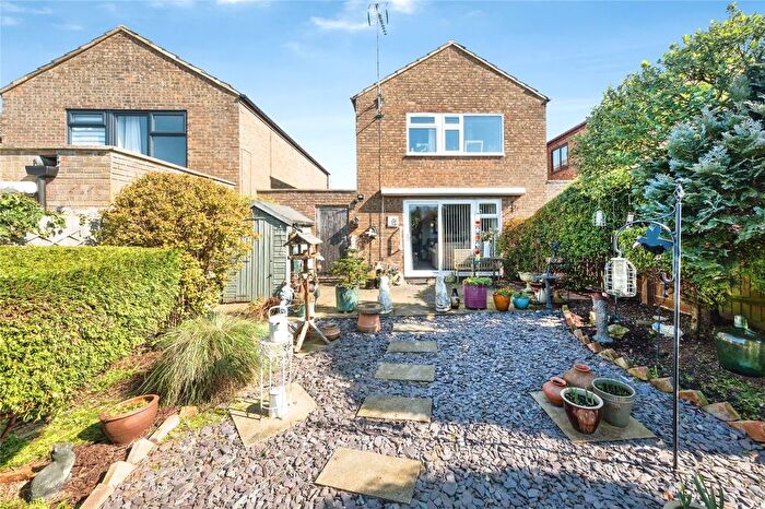 3 Bedroom Link Detached House For Sale In Ryeland, Stony Stratford, Milton Keynes, Buckinghamshire, MK11