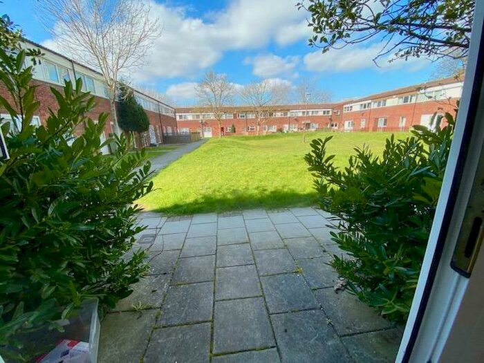 4 Bedroom House To Rent In Barkers Croft, Greenleys, Milton Keynes, MK12