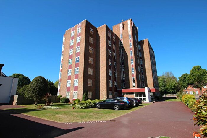 2 Bedroom Flat For Sale In St.Johns Road, Eastbourne, BN20