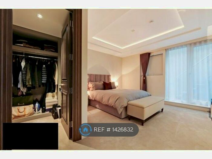 2 Bedroom Flat To Rent In Lord Kensington House, London, W14