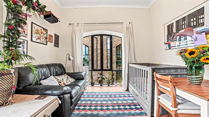 1 Bedroom Flat For Sale In Flat Slipway House, Burrells Wharf Square, London, E14