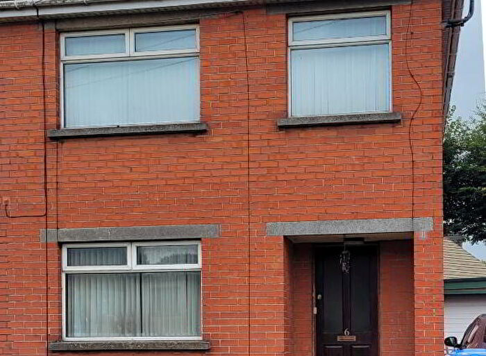 3 Bedroom Semi-Detached House For Sale In Waverly Avenue, Lisburn, BT28