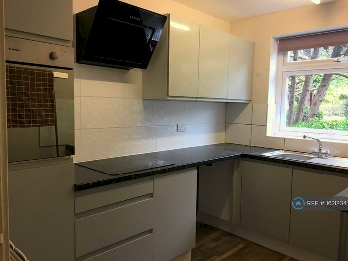 1 Bedroom Flat To Rent In Apsley Court, Bournemouth, BH8