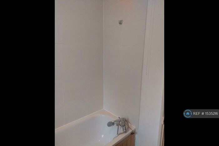 1 Bedroom Flat To Rent In Storksmead Road, Edgware, HA8