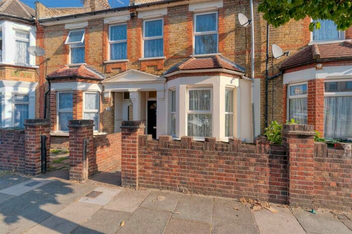 3 Bedroom Terraced House To Rent In Benares Road, Plumstead, London, SE18