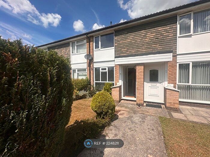 2 Bedroom Terraced House To Rent In Nursery Lane, Leeds, LS17