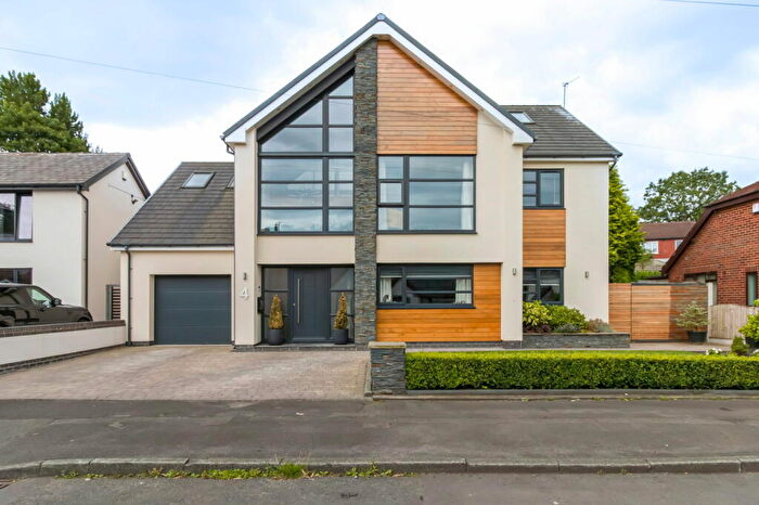 5 Bedroom Detached House For Sale In Kiln Hill Close, Chadderton, OL1