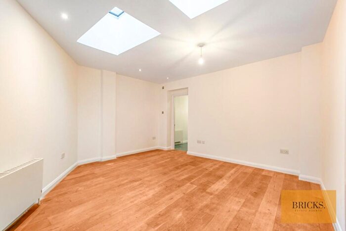 1 Bedroom Flat To Rent In Cliff Road, Camden, London, NW1