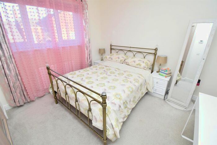 4 Bedroom Town House To Rent In Butler Way, Wakefield, WF1