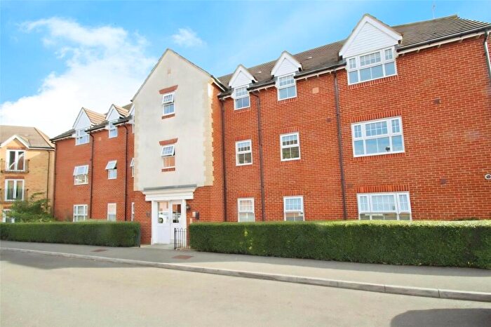 2 Bedroom Apartment For Sale In Hancock Close, Aylesbury, Buckinghamshire, HP21