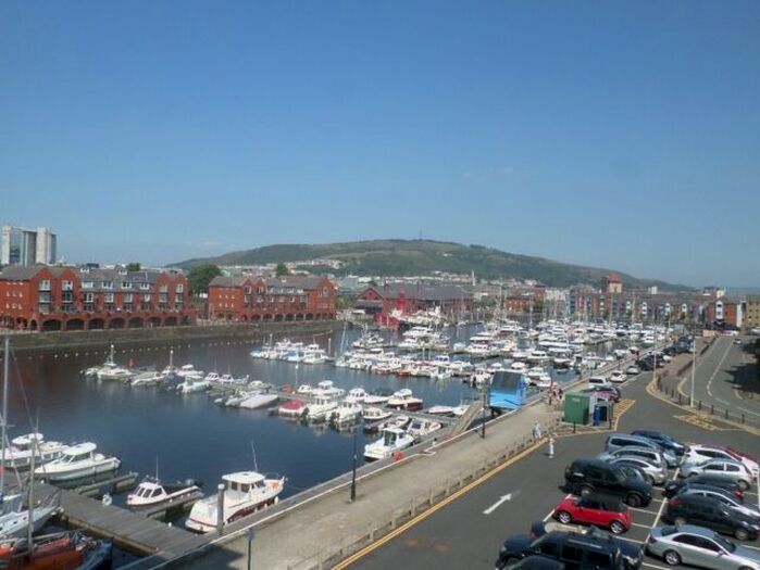 2 Bedroom Flat To Rent In Meridian Wharf, Marina, Swansea., SA1