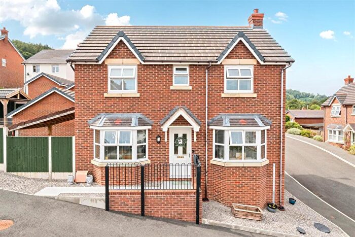 3 Bedroom House For Sale In Maes Helyg, Llangollen., LL20