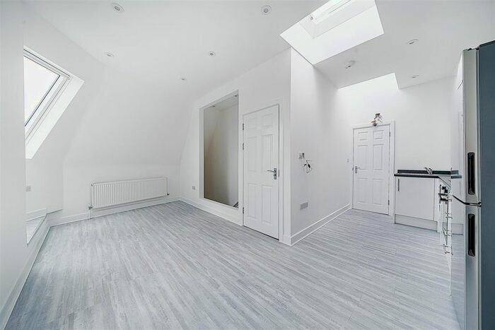 1 Bedroom Flat To Rent In Gibbon Road, Kingston Upon Thames, KT2