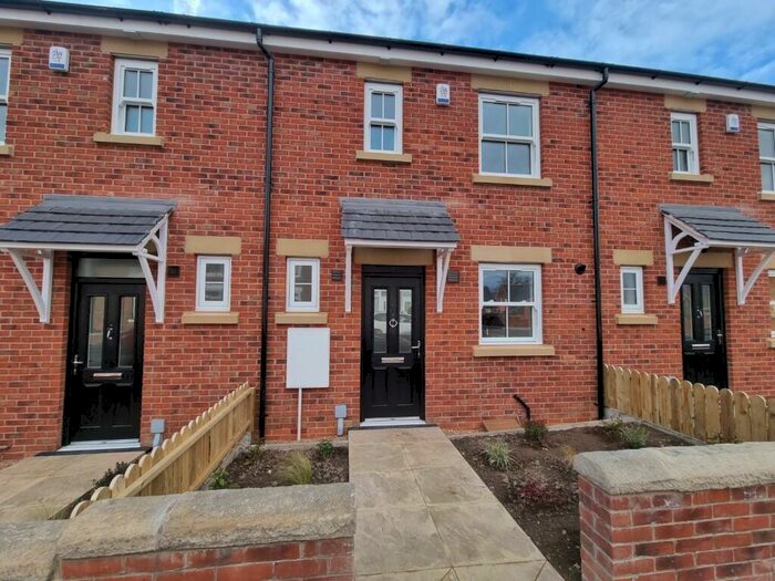 3 Bedroom Terraced House To Rent In Sydney Street, Brampton, Chesterfield, S40