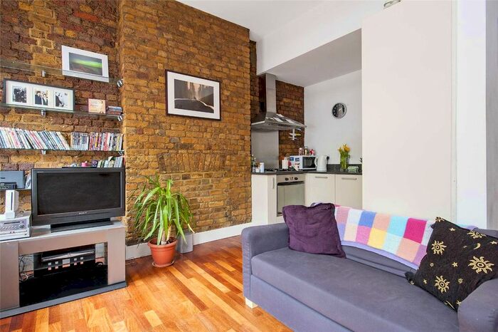 2 Bedroom Flat To Rent In Upper Richmond Road, Putney, SW15