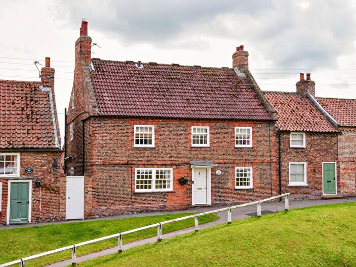 4 Bedroom End Of Terrace House For Sale In High Street, Stillington, York, YO61