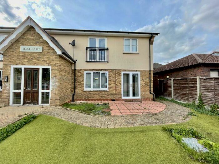 2 Bedroom Flat To Rent In Cambridge Road, Sawbridgeworth, CM21