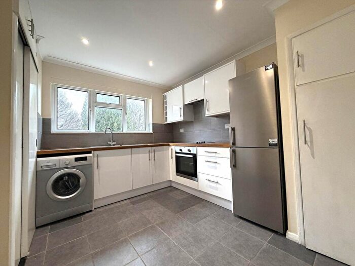 2 Bedroom Apartment To Rent In Raymond Avenue, Canterbury, CT1